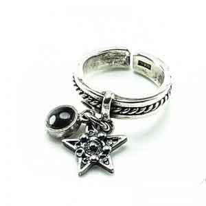 A statement star silver ring