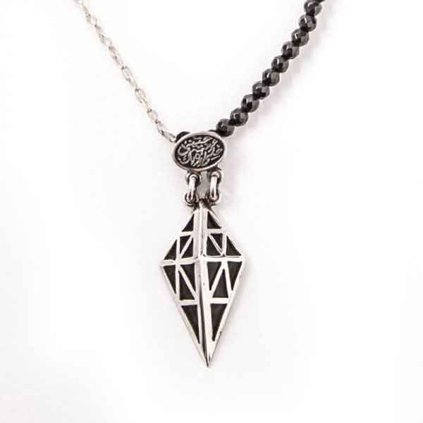 A Diamond shaped Onix necklace