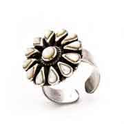 Flower design silver ring